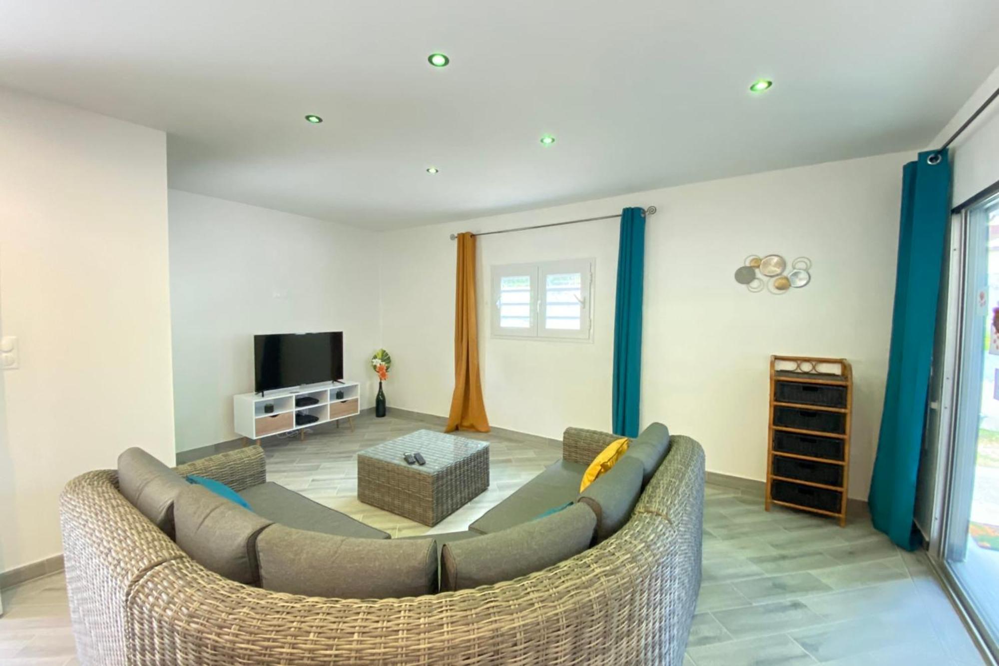 972M Beautiful Air-Conditioned Villa With Garden لو كاربيت المظهر الخارجي الصورة